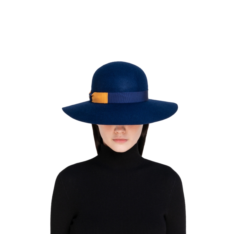 Women's wide brim hat with gros grain