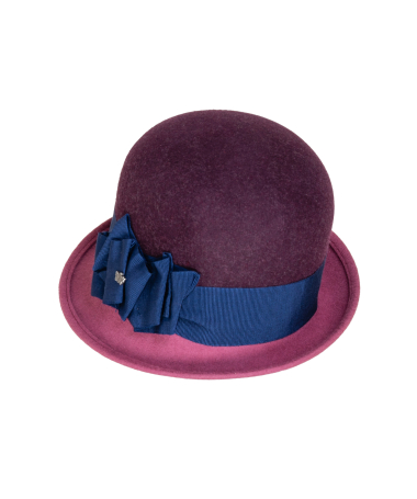 Round head woman felts hat with grosgrain trim