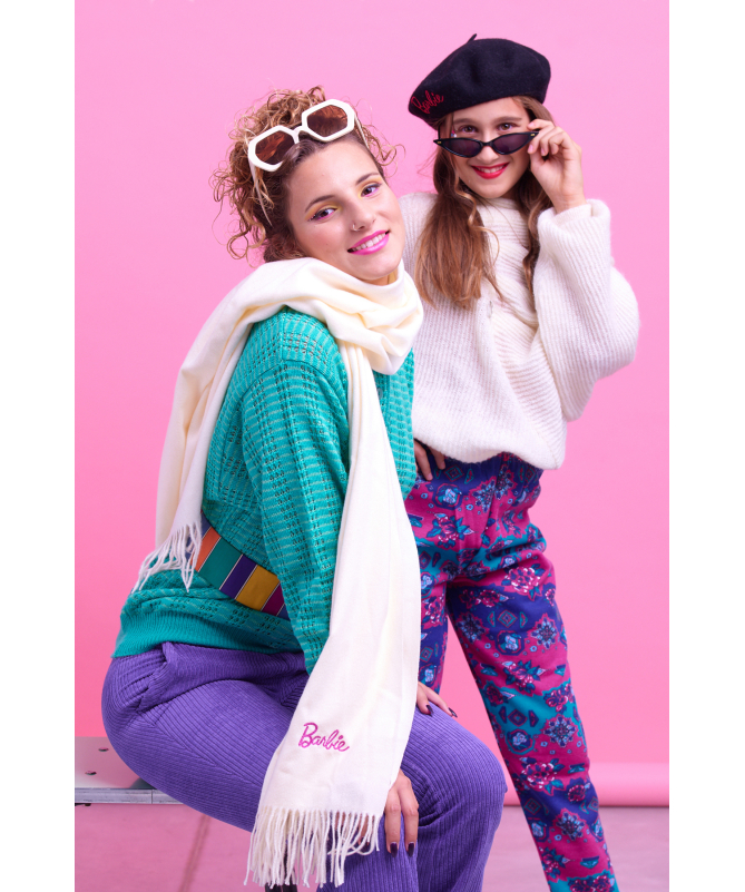 Schal mit BARBIE-Stickerei