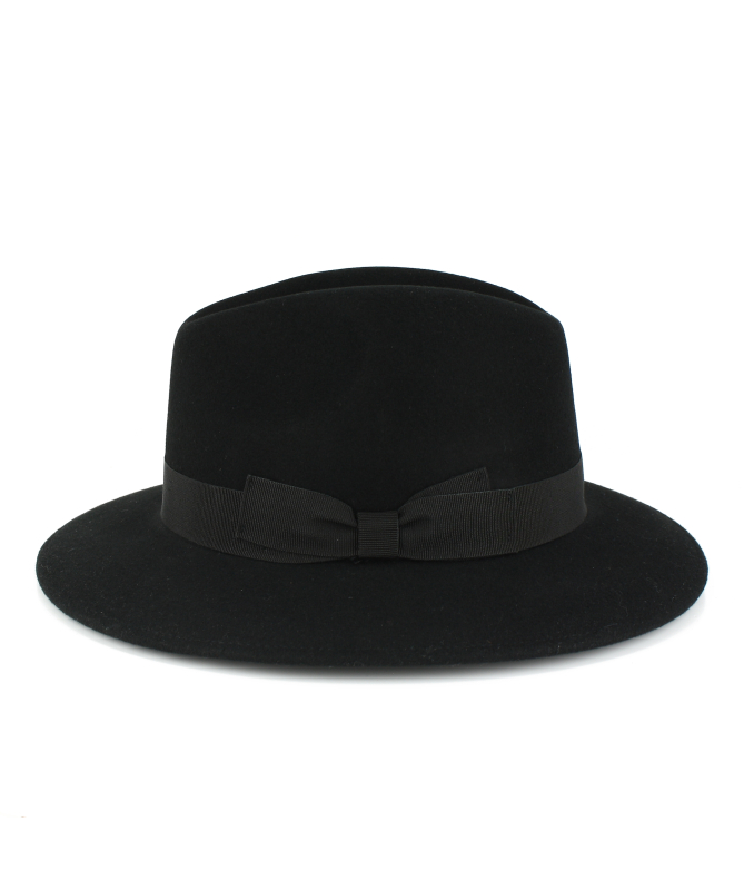 Men's medium-brimmed felt hat with ribbon, made in Italy.