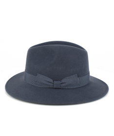 Men's medium-brimmed felt hat with ribbon, made in Italy.