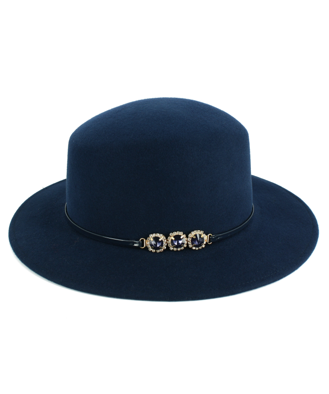 Women's felt hat with clean dome and accessory