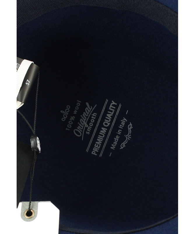 Women's felt hat with clean dome and accessory