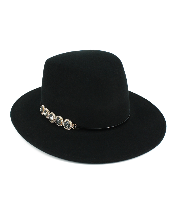 Women's felt hat with clean dome and accessory