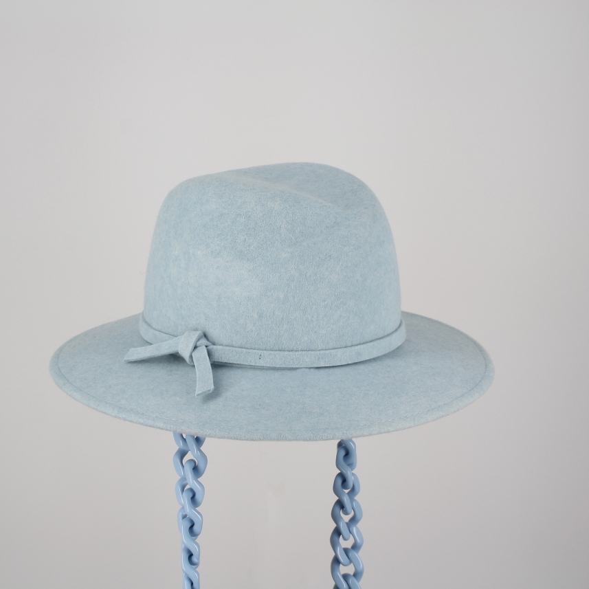 Fedora con catena sottogola