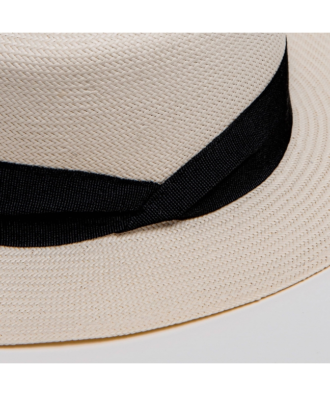 Panasoft hat with round head and fine Panama Montecristi crest rib