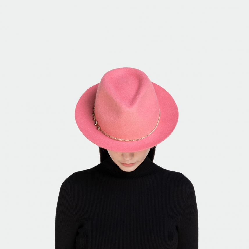 Cappello donna in feltro fiore-gioiello forma Fedora ala stretta
