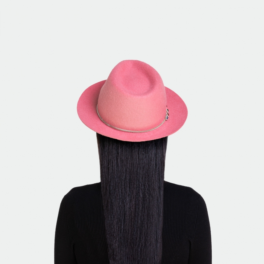 Cappello donna in feltro fiore-gioiello forma Fedora ala stretta
