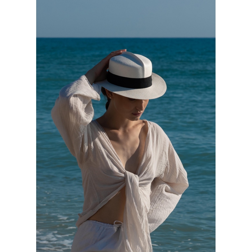 Panasoft hat with round head and fine Panama Montecristi crest rib