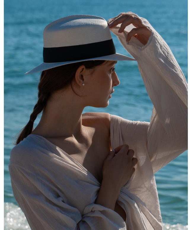 Panasoft hat with round head and fine Panama Montecristi crest rib